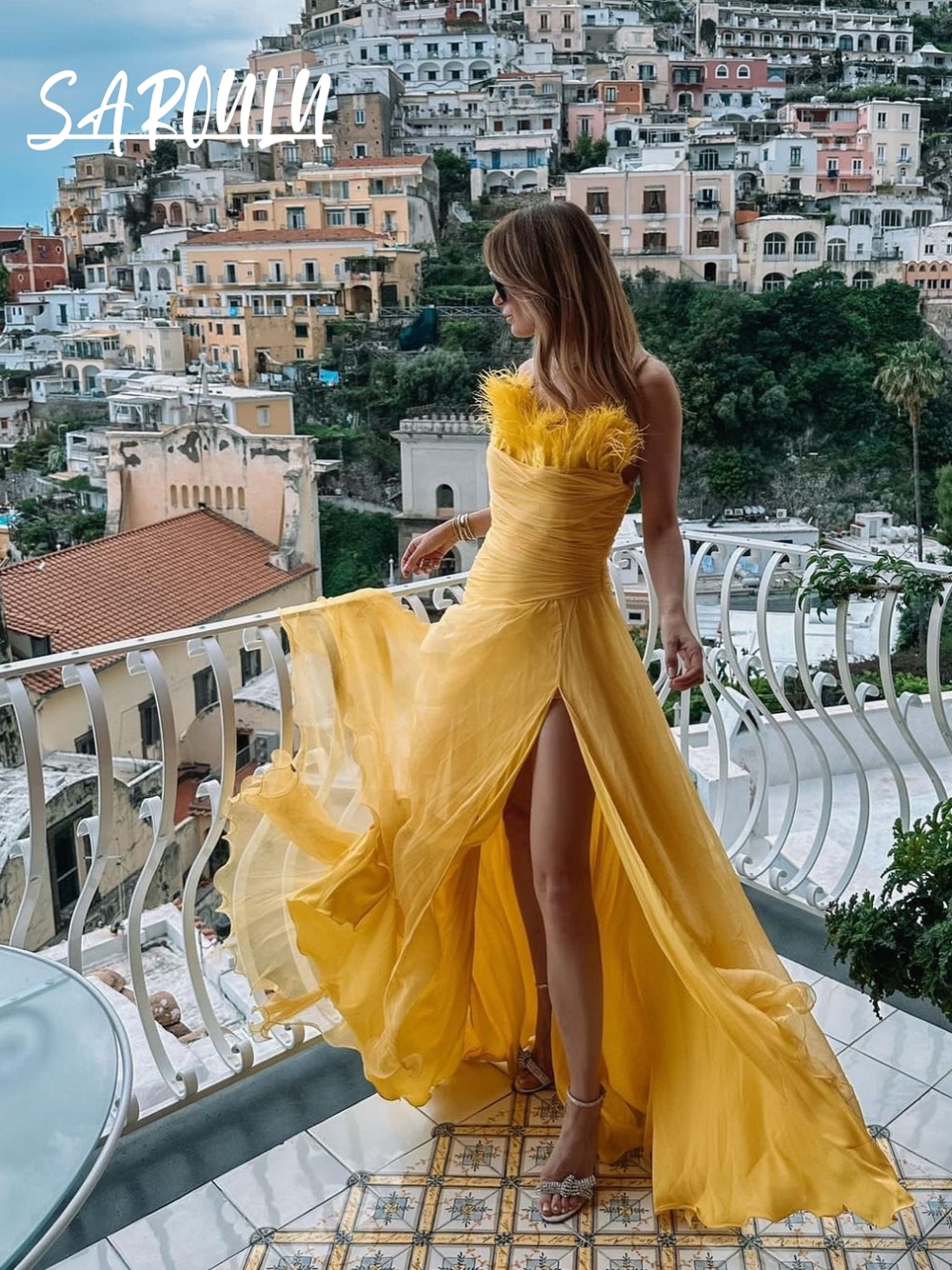 Vibrant Yellow Feather Straple - Women'S Formal Resort Wear avis et prix